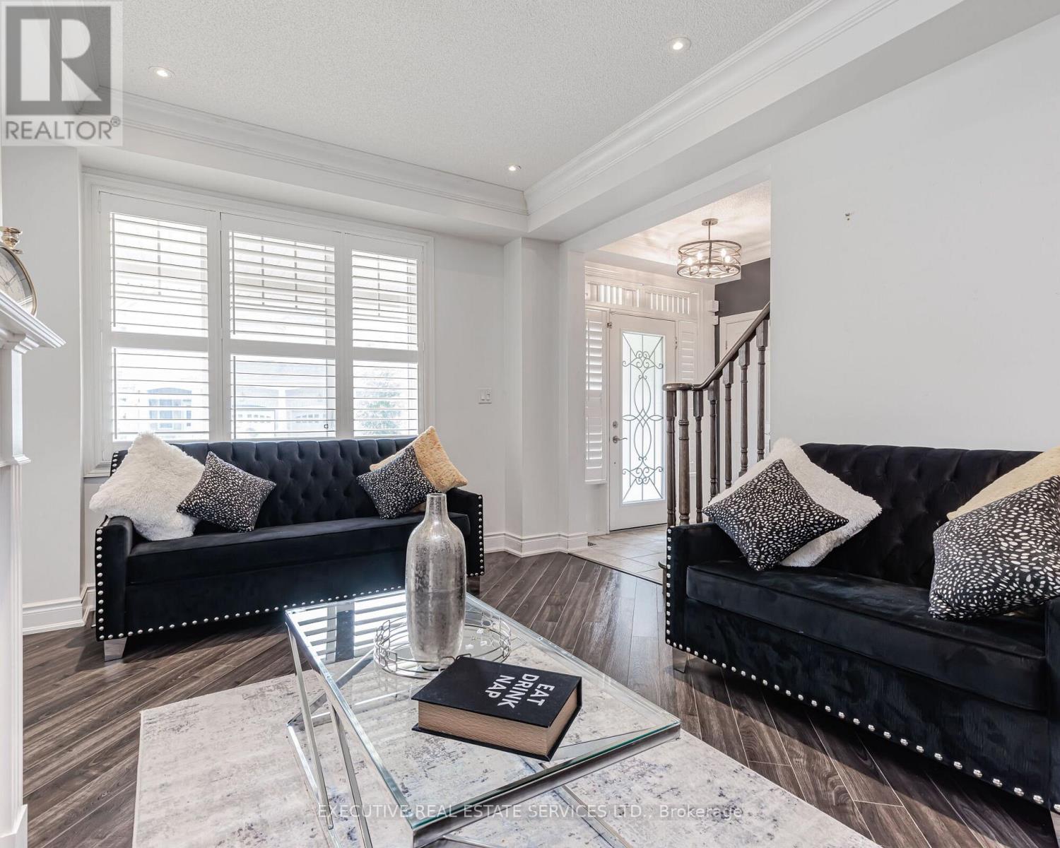 2 Nectarlane Avenue, Caledon, Ontario  L7C 3M8 - Photo 7 - W12926402