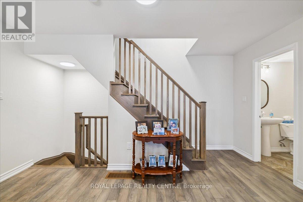 3087 Mistletoe Gardens, Oakville, Ontario  L6M 0Y7 - Photo 8 - W12926418