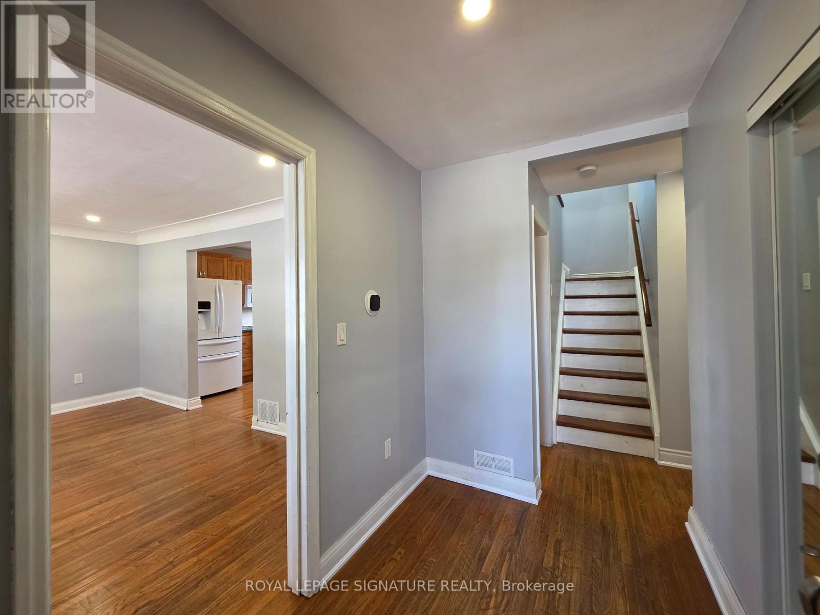 Upper Level - 100 Corman Avenue, Hamilton, Ontario L8G 3W2 - Photo 2 - X12926376