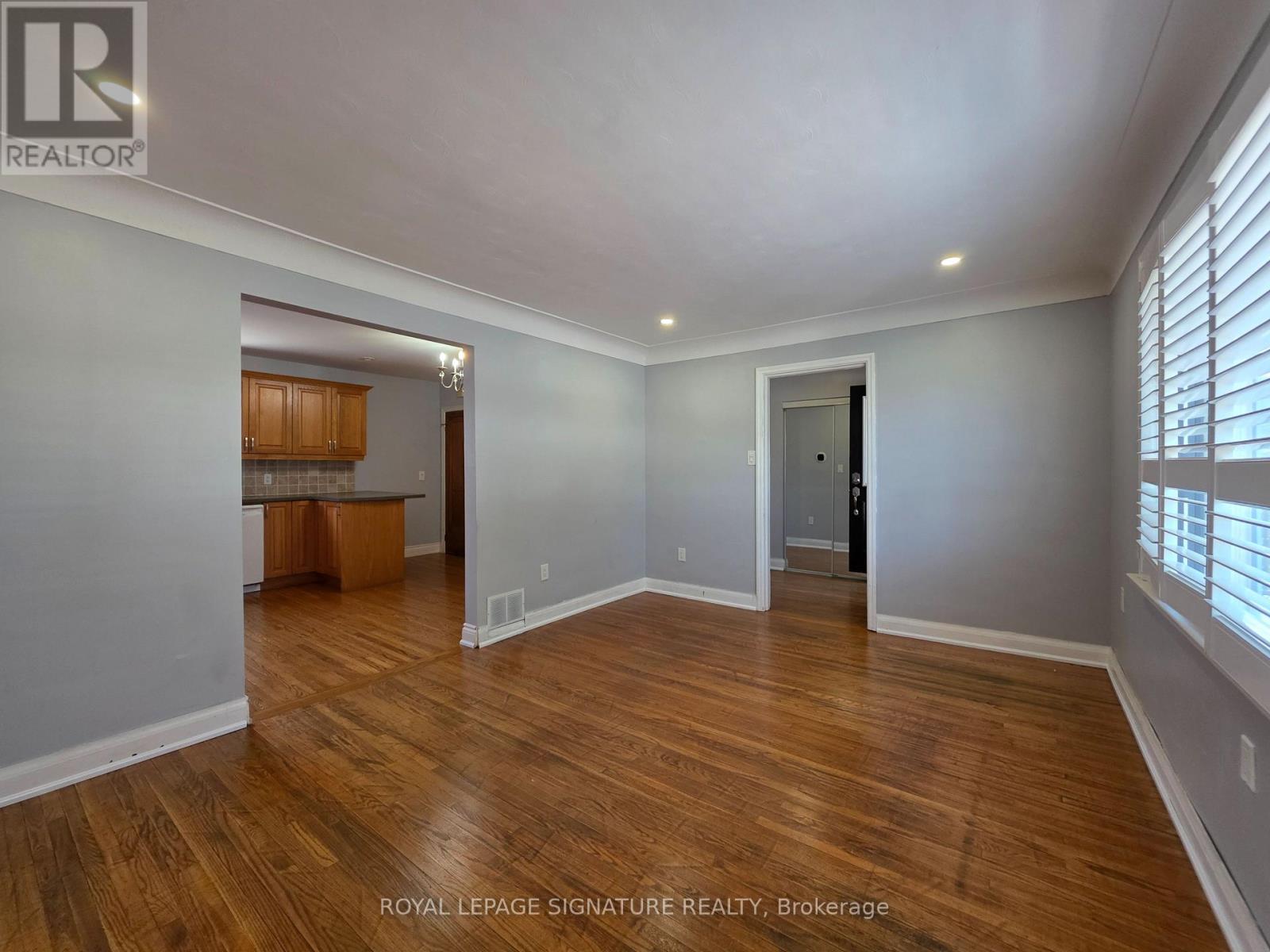 Upper Level - 100 Corman Avenue, Hamilton, Ontario L8G 3W2 - Photo 4 - X12926376