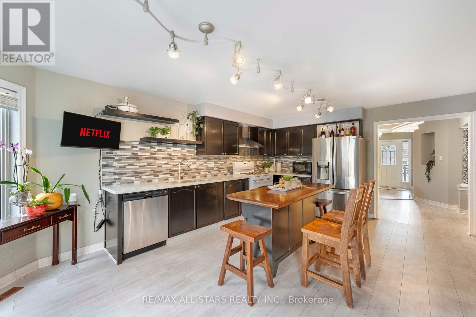 18 Reddenhurst Crescent, Georgina, Ontario  L4P 4G1 - Photo 11 - N12925406