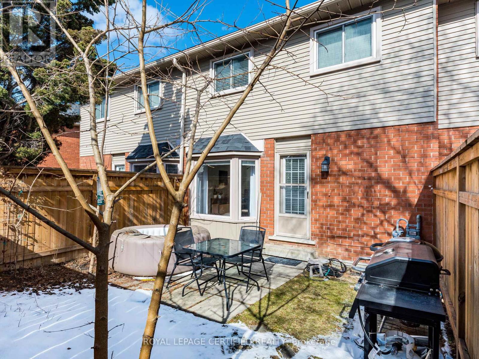 7 - 255 Mount Albion Road, Hamilton, Ontario  L8K 6P7 - Photo 8 - X12902676