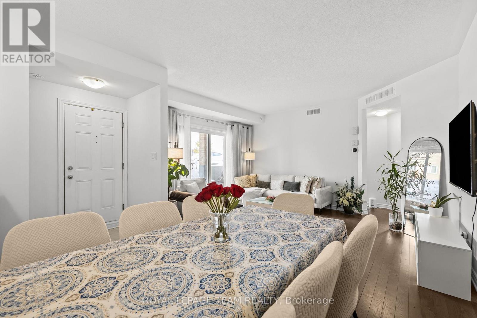 54 - 366 Wood Acres Grove, Ottawa, Ontario  K1T 0M7 - Photo 10 - X12926506