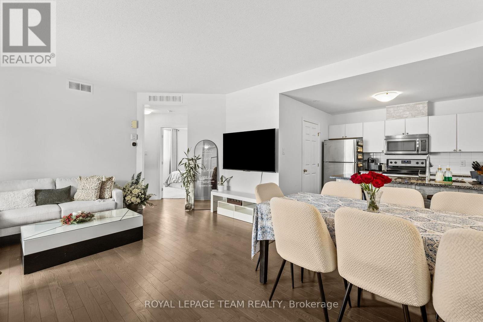 54 - 366 Wood Acres Grove, Ottawa, Ontario  K1T 0M7 - Photo 7 - X12926506