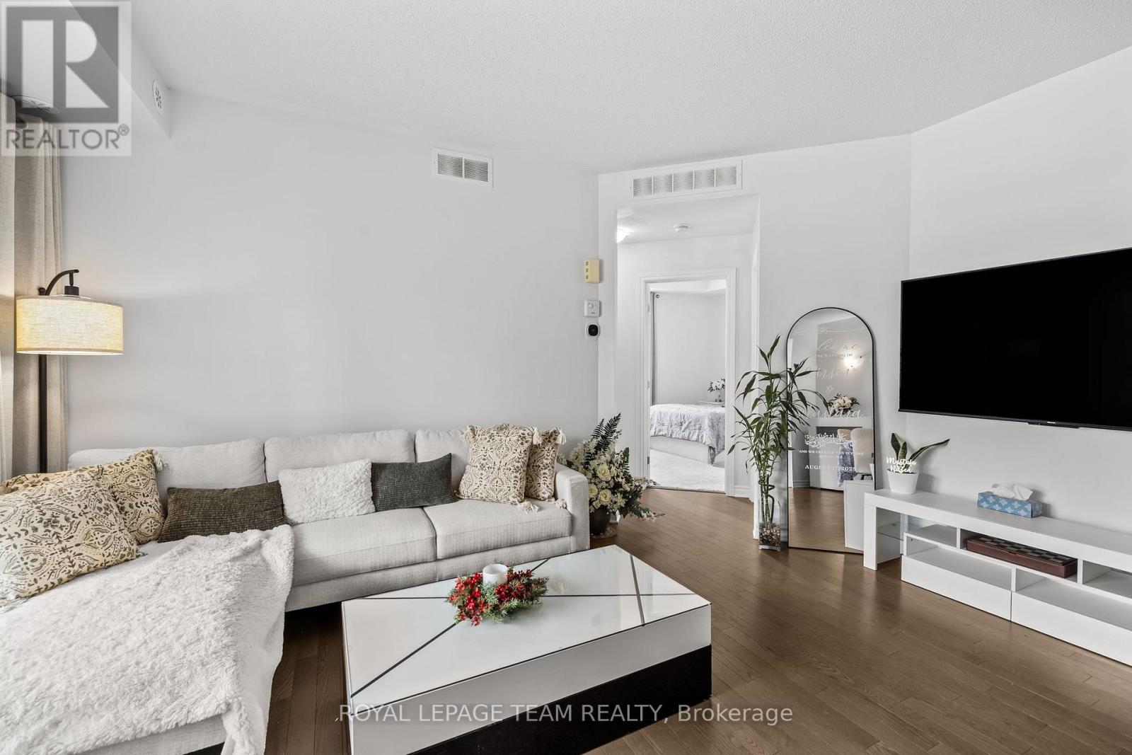 54 - 366 Wood Acres Grove, Ottawa, Ontario  K1T 0M7 - Photo 8 - X12926506