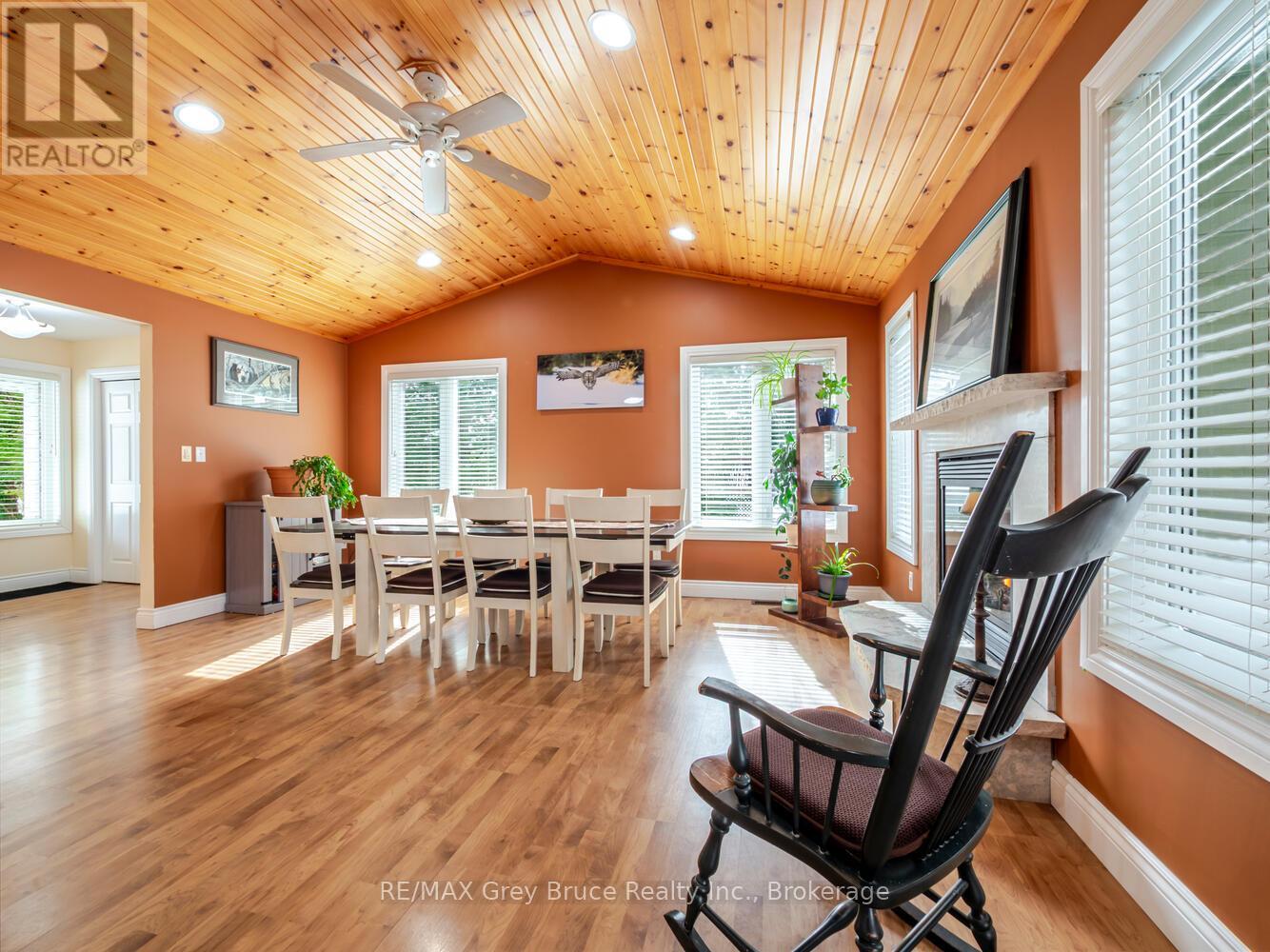 612 York Avenue, South Bruce Peninsula, Ontario  N0H 2G0 - Photo 11 - X12926512