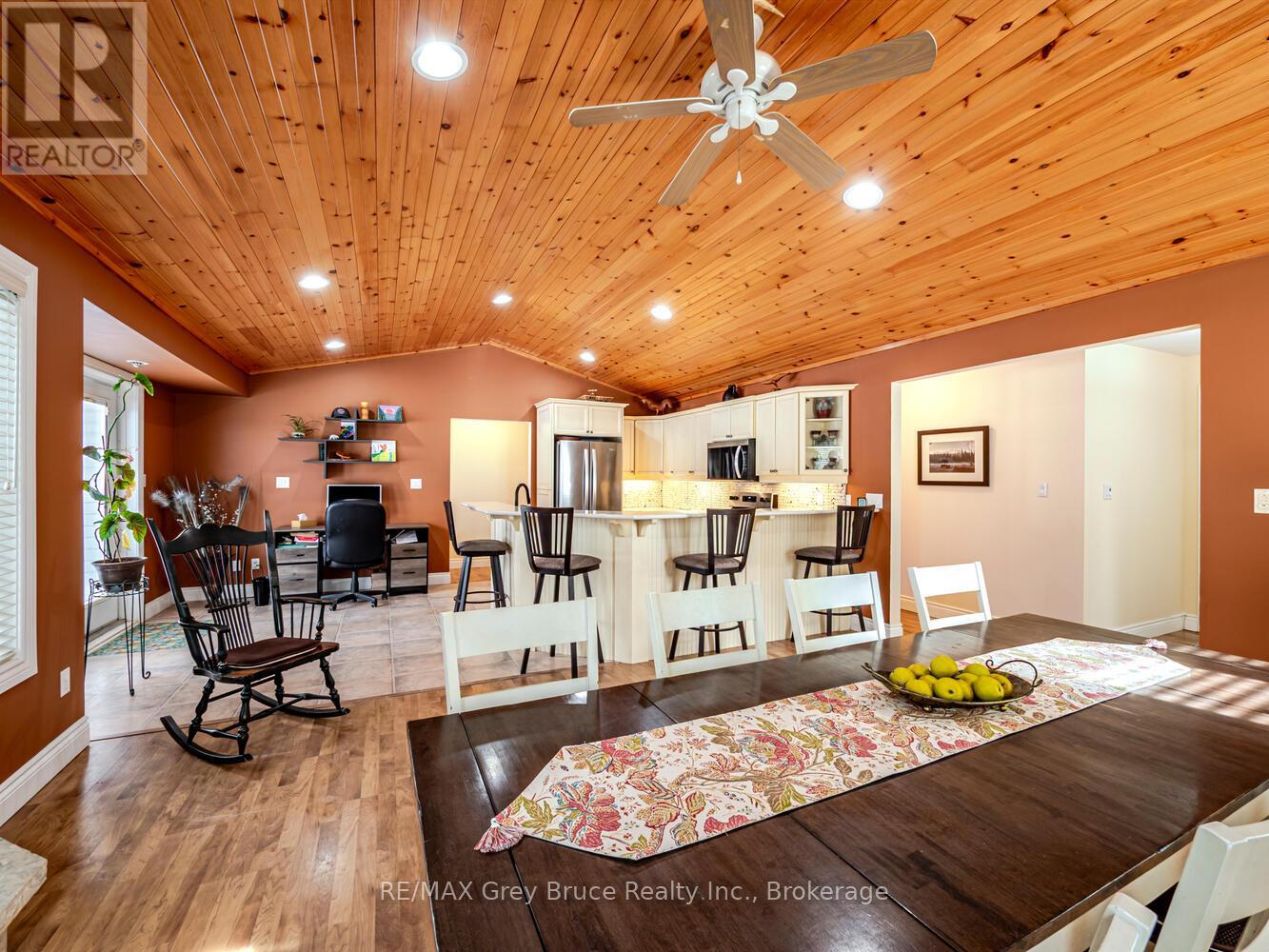 612 York Avenue, South Bruce Peninsula, Ontario  N0H 2G0 - Photo 13 - X12926512