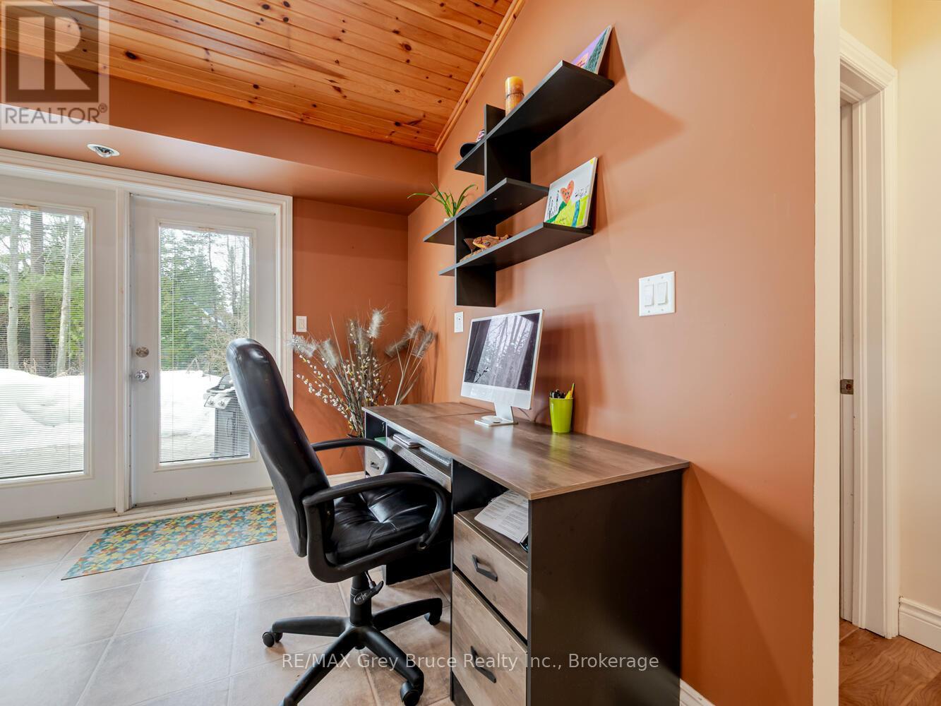 612 York Avenue, South Bruce Peninsula, Ontario  N0H 2G0 - Photo 18 - X12926512