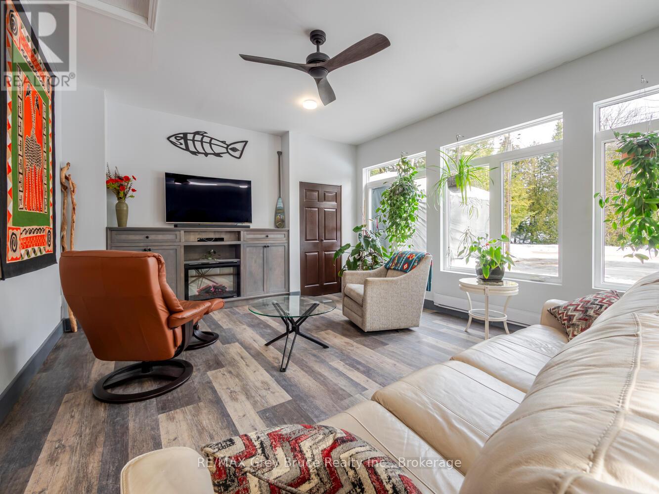 612 York Avenue, South Bruce Peninsula, Ontario  N0H 2G0 - Photo 21 - X12926512