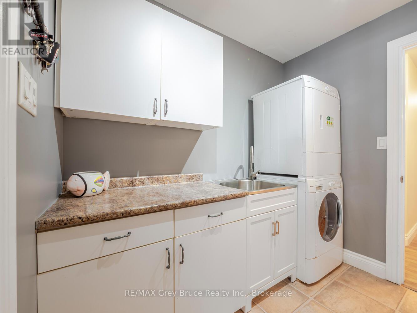 612 York Avenue, South Bruce Peninsula, Ontario  N0H 2G0 - Photo 26 - X12926512