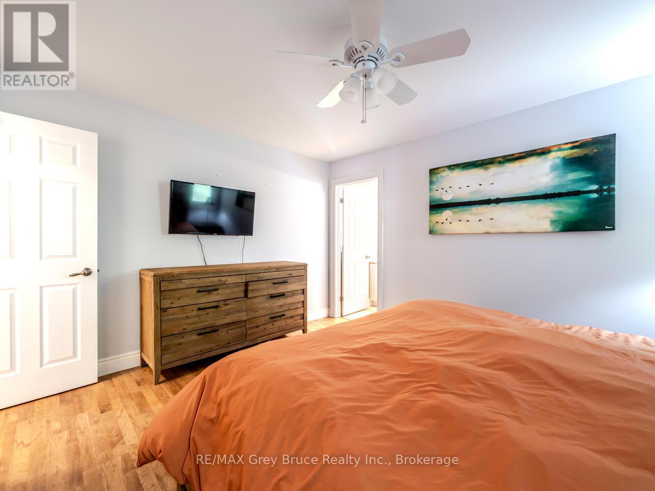 612 York Avenue, South Bruce Peninsula, Ontario  N0H 2G0 - Photo 28 - X12926512