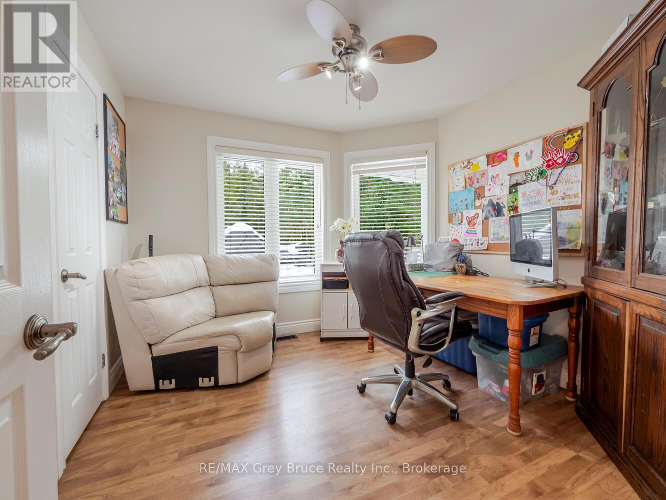 612 York Avenue, South Bruce Peninsula, Ontario  N0H 2G0 - Photo 33 - X12926512