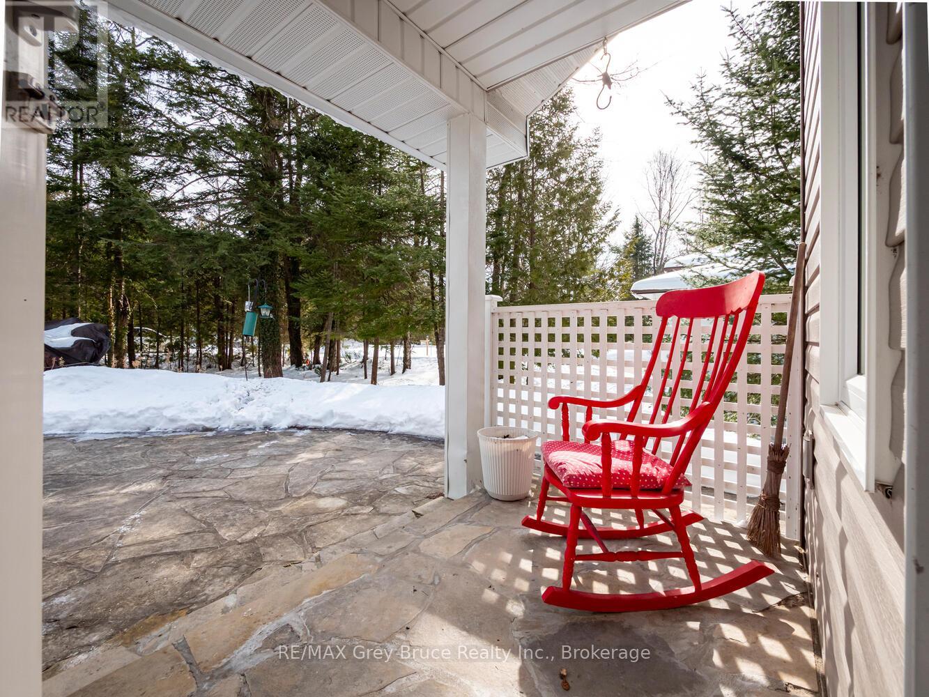 612 York Avenue, South Bruce Peninsula, Ontario  N0H 2G0 - Photo 34 - X12926512