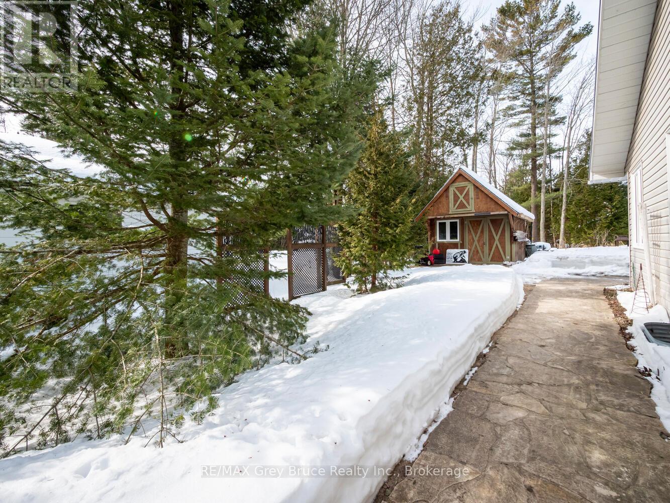 612 York Avenue, South Bruce Peninsula, Ontario  N0H 2G0 - Photo 35 - X12926512