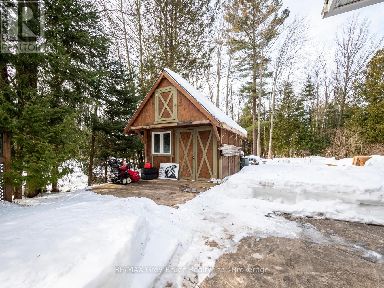 612 York Avenue, South Bruce Peninsula, Ontario  N0H 2G0 - Photo 36 - X12926512