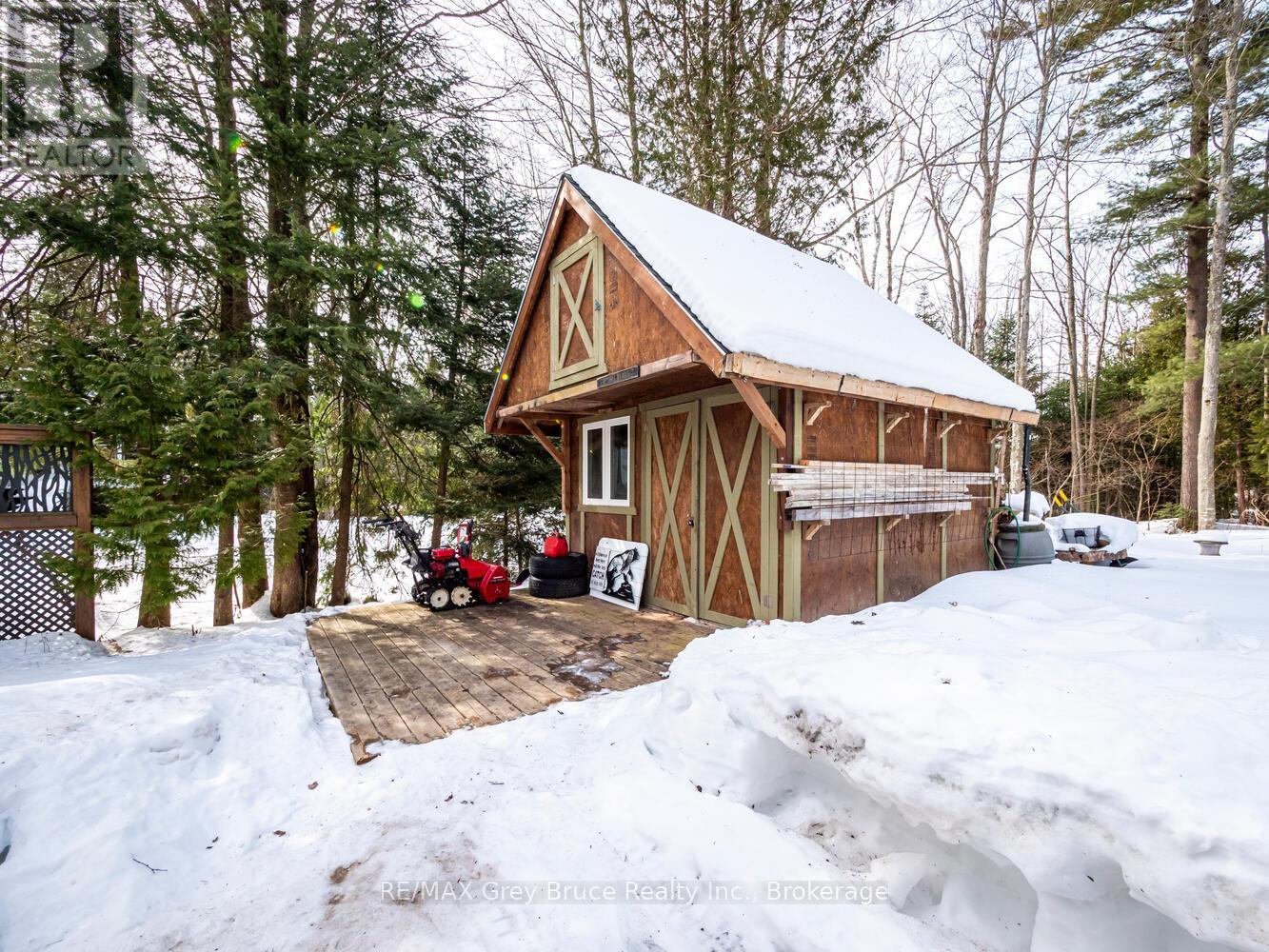 612 York Avenue, South Bruce Peninsula, Ontario  N0H 2G0 - Photo 37 - X12926512