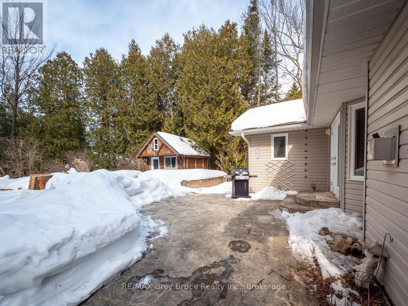 612 York Avenue, South Bruce Peninsula, Ontario  N0H 2G0 - Photo 38 - X12926512