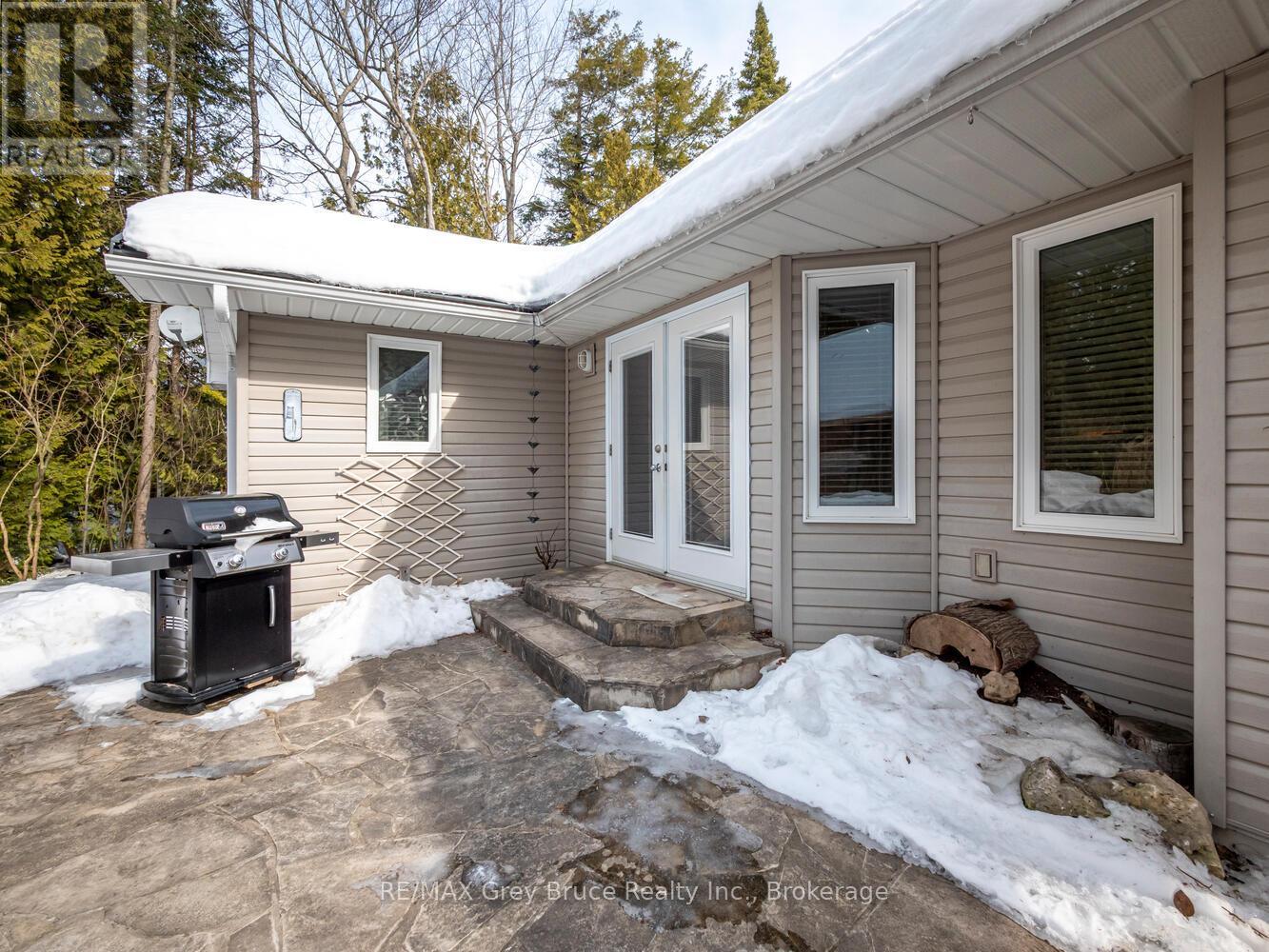 612 York Avenue, South Bruce Peninsula, Ontario  N0H 2G0 - Photo 39 - X12926512