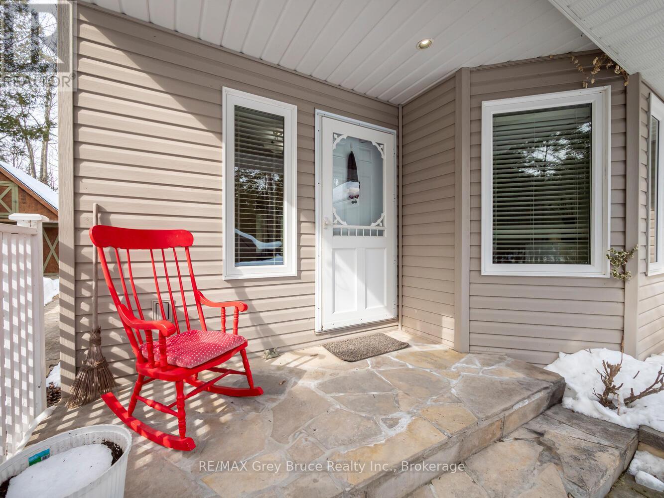 612 York Avenue, South Bruce Peninsula, Ontario  N0H 2G0 - Photo 4 - X12926512