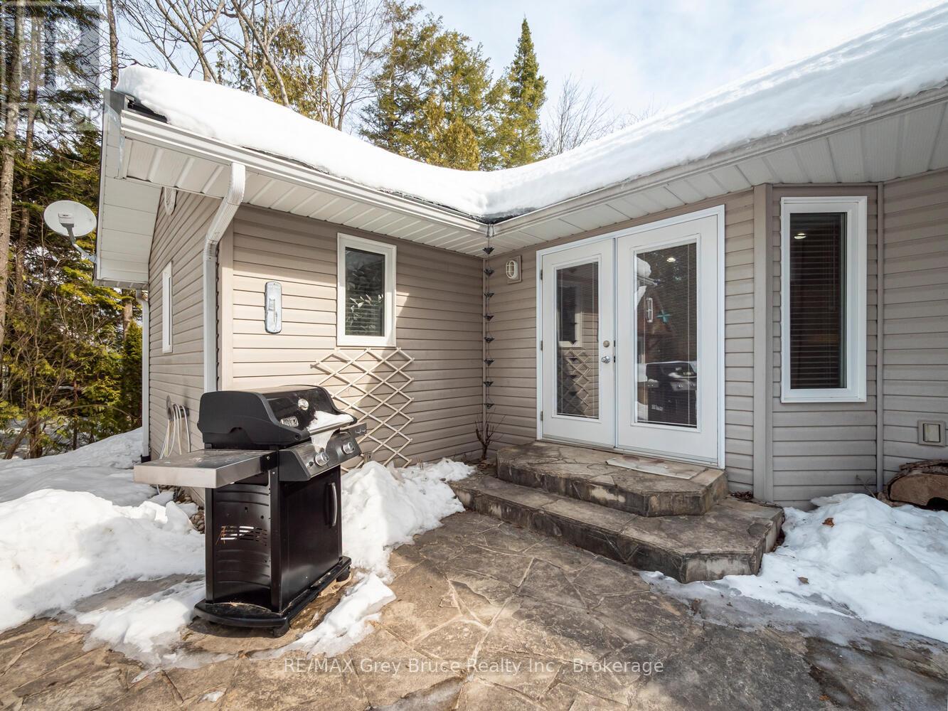 612 York Avenue, South Bruce Peninsula, Ontario  N0H 2G0 - Photo 40 - X12926512