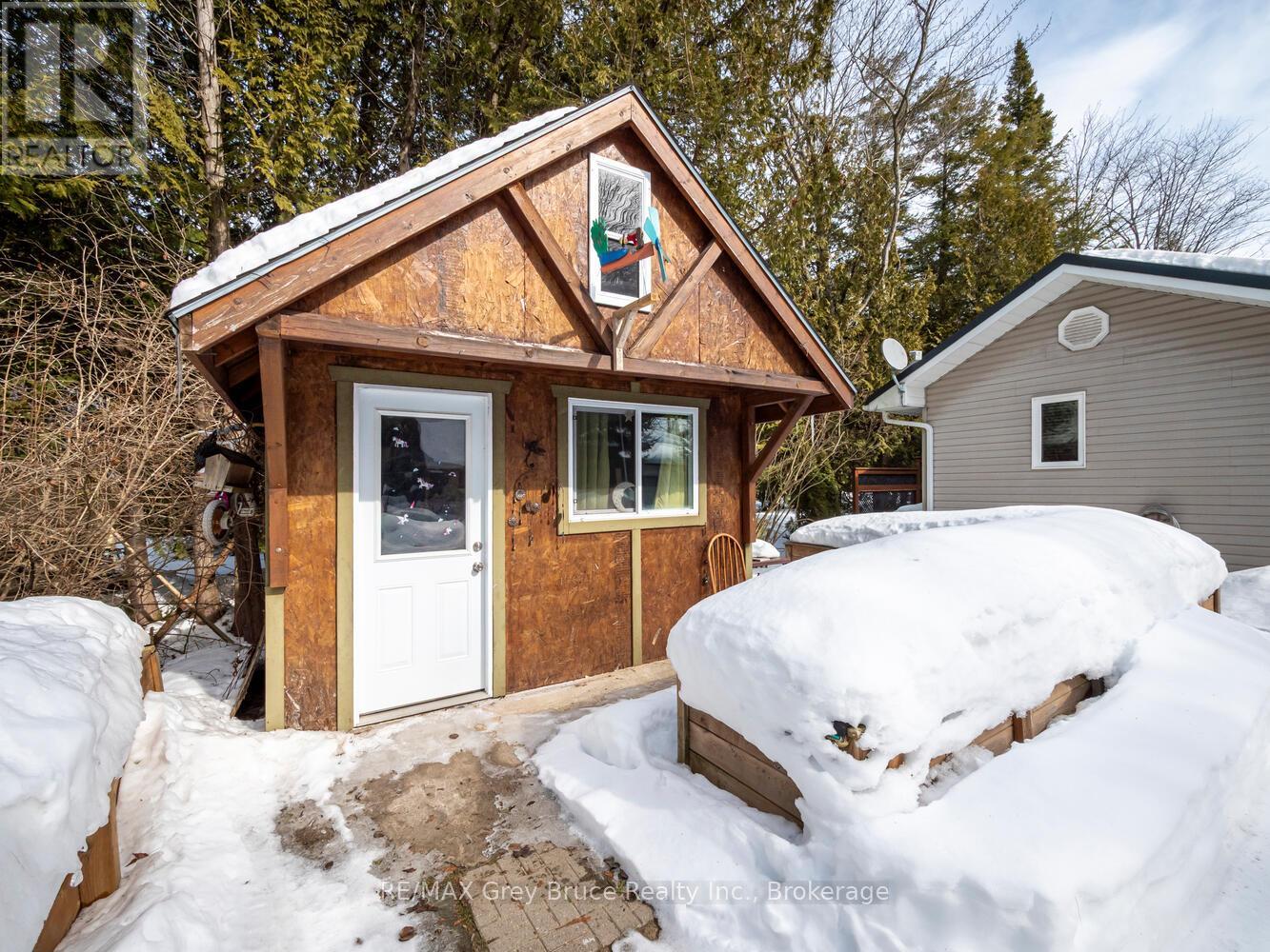 612 York Avenue, South Bruce Peninsula, Ontario  N0H 2G0 - Photo 43 - X12926512