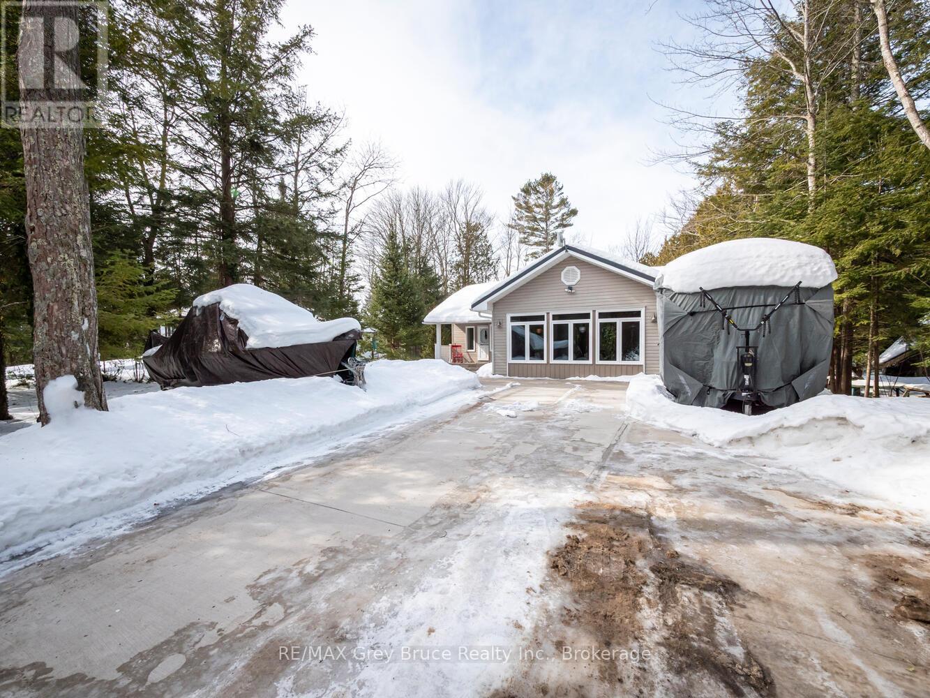 612 York Avenue, South Bruce Peninsula, Ontario  N0H 2G0 - Photo 45 - X12926512