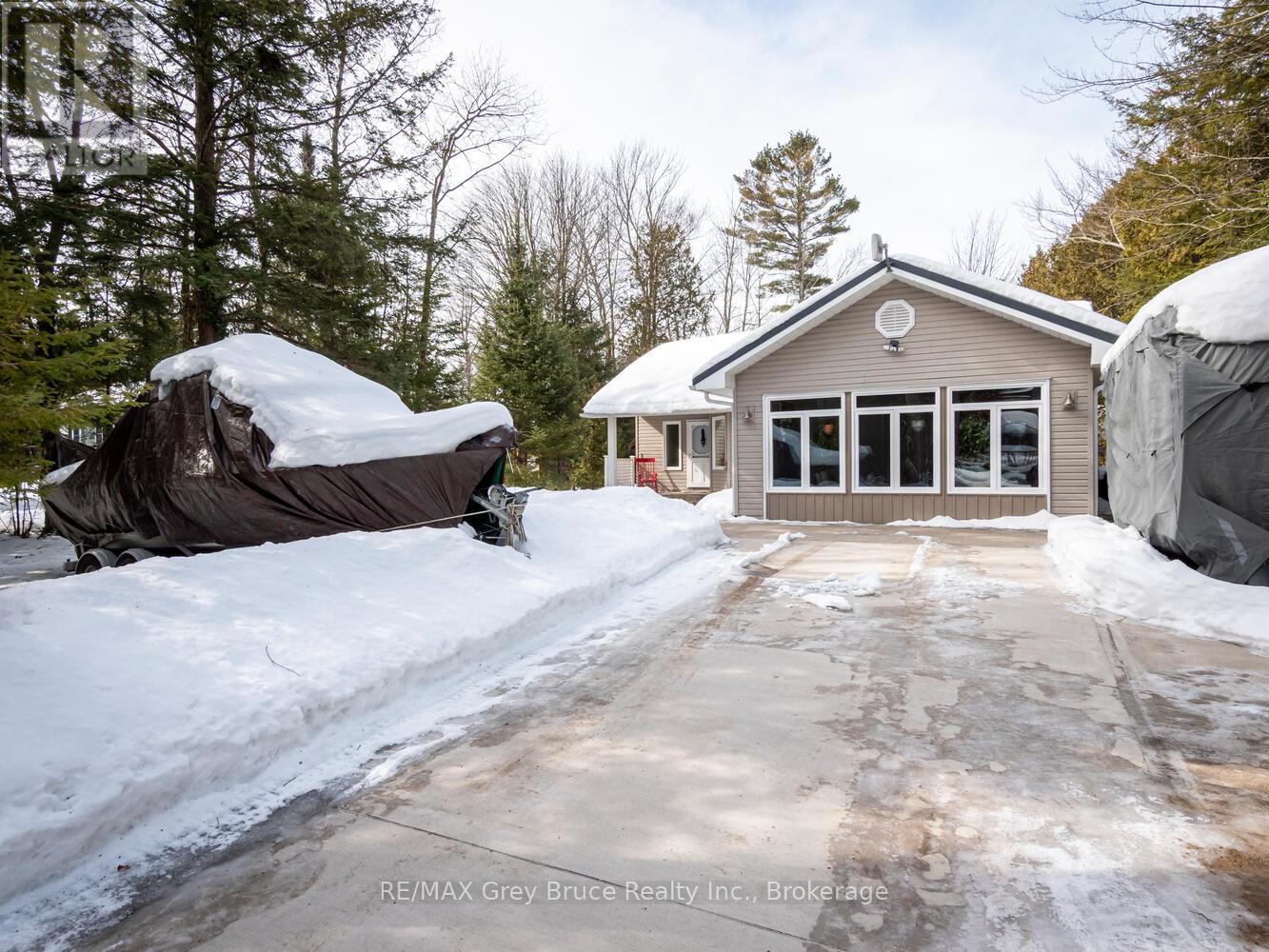 612 York Avenue, South Bruce Peninsula, Ontario  N0H 2G0 - Photo 46 - X12926512