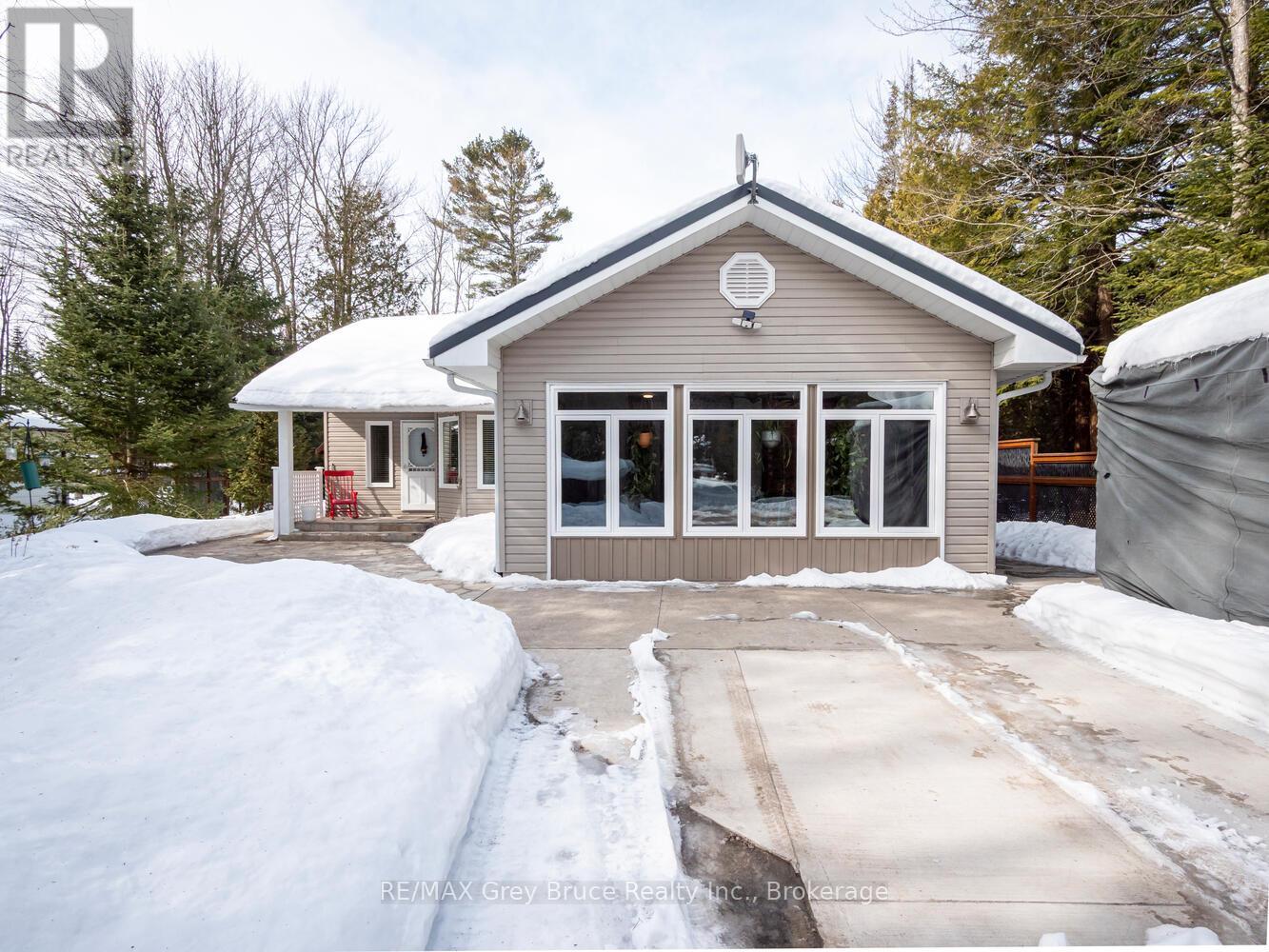 612 York Avenue, South Bruce Peninsula, Ontario  N0H 2G0 - Photo 47 - X12926512