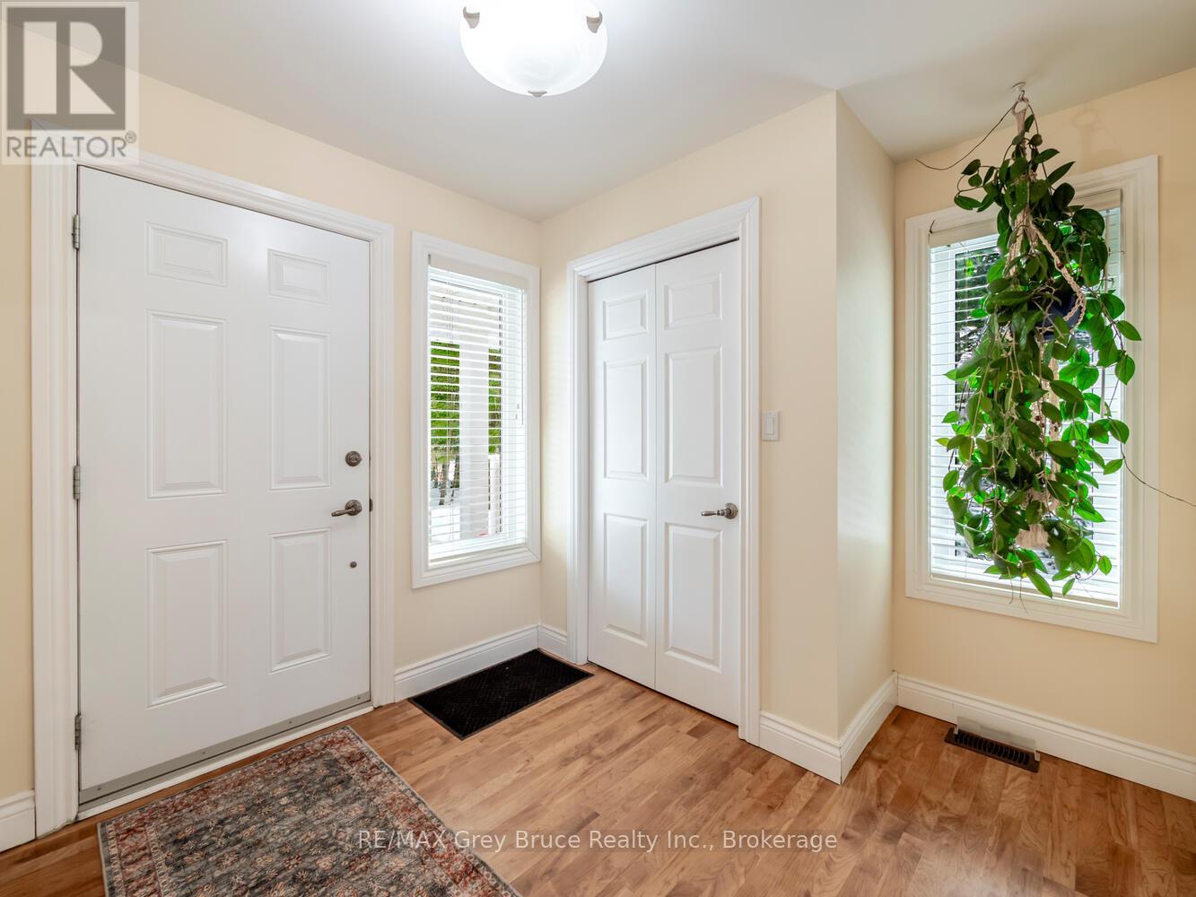 612 York Avenue, South Bruce Peninsula, Ontario  N0H 2G0 - Photo 5 - X12926512