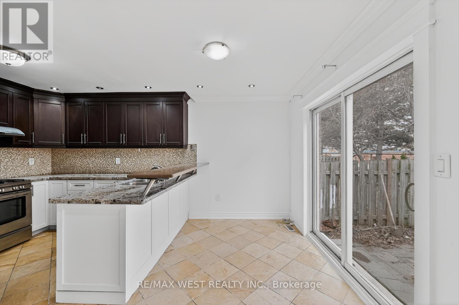 75 Forestgrove Circle, Brampton, Ontario  L6Z 4T3 - Photo 14 - W12926246