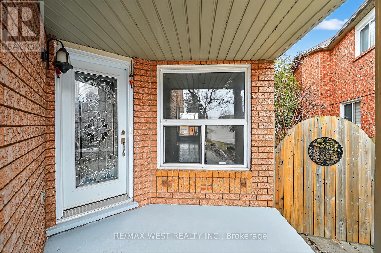 75 Forestgrove Circle, Brampton, Ontario  L6Z 4T3 - Photo 4 - W12926246