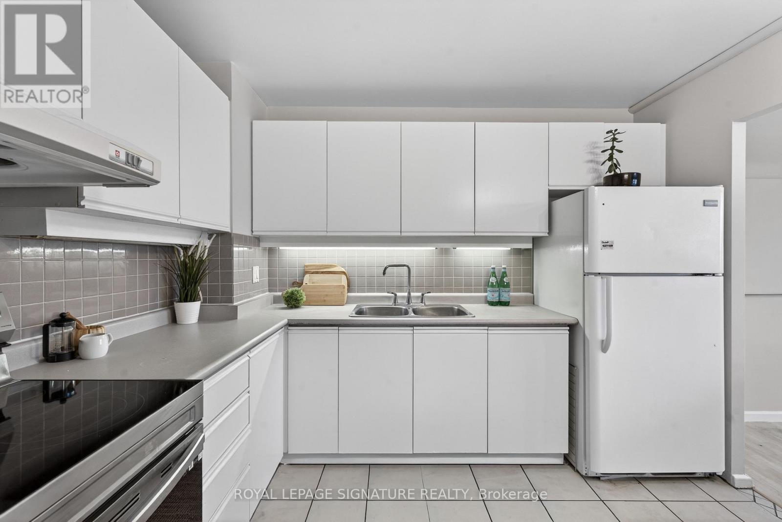 1202 - 725 Don Mills Road, Toronto, Ontario  M3C 1S6 - Photo 13 - C12926462