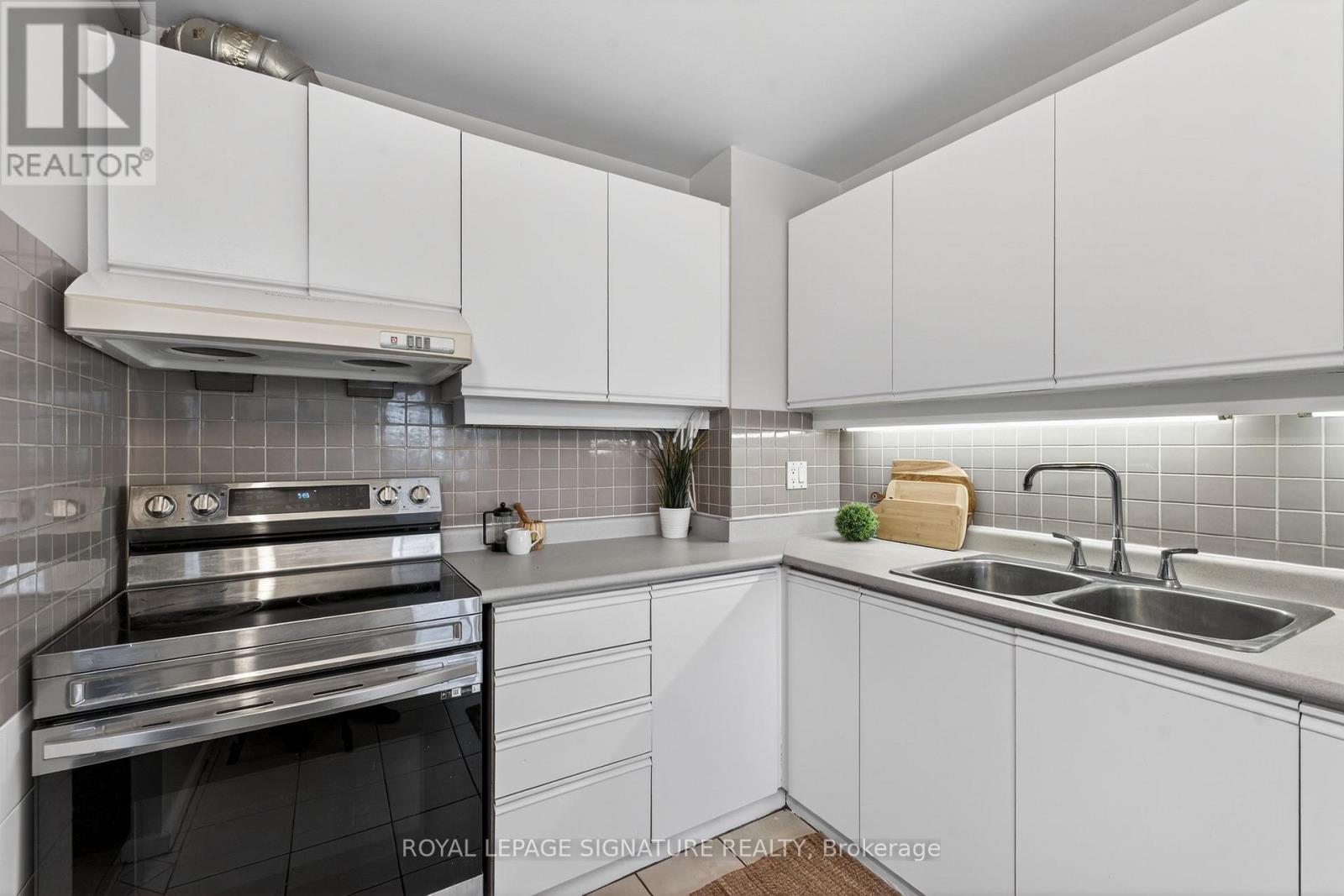 1202 - 725 Don Mills Road, Toronto, Ontario  M3C 1S6 - Photo 16 - C12926462