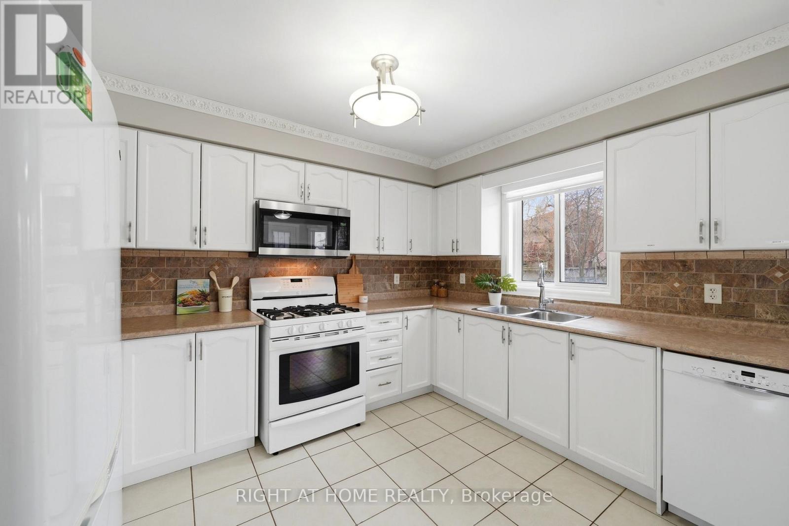 68 Kraus Road, Barrie (Edgehill Drive), Ontario  L4N 0N5 - Photo 13 - S12926484