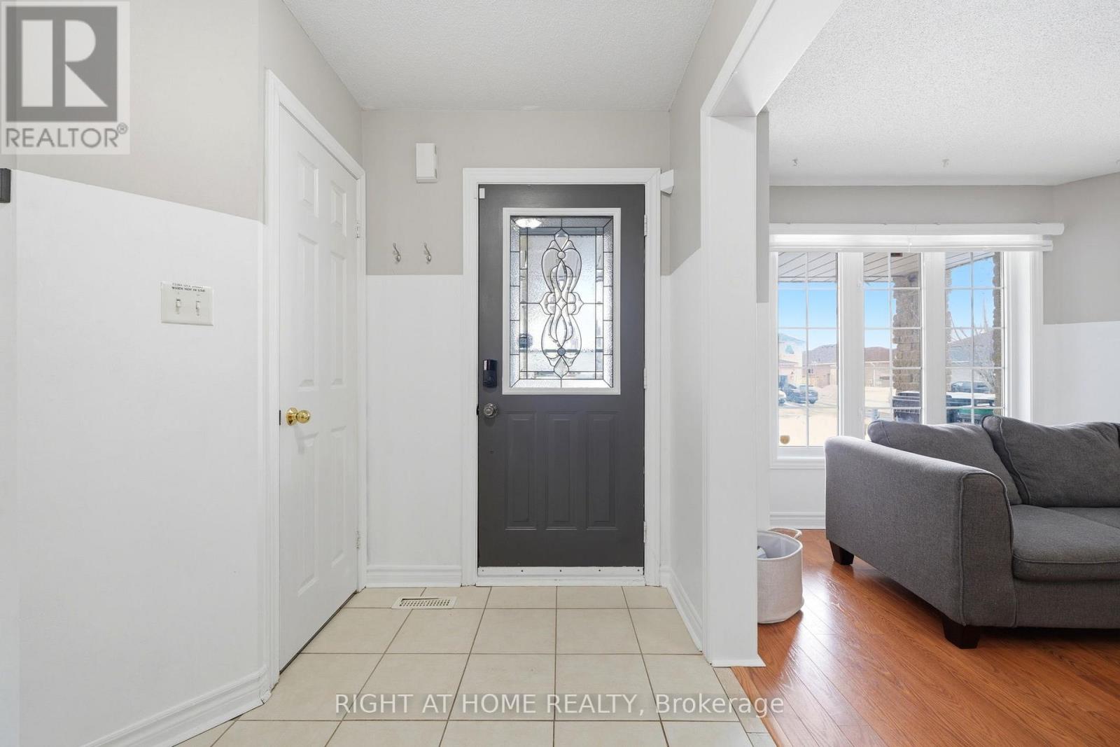 68 Kraus Road, Barrie (Edgehill Drive), Ontario  L4N 0N5 - Photo 6 - S12926484