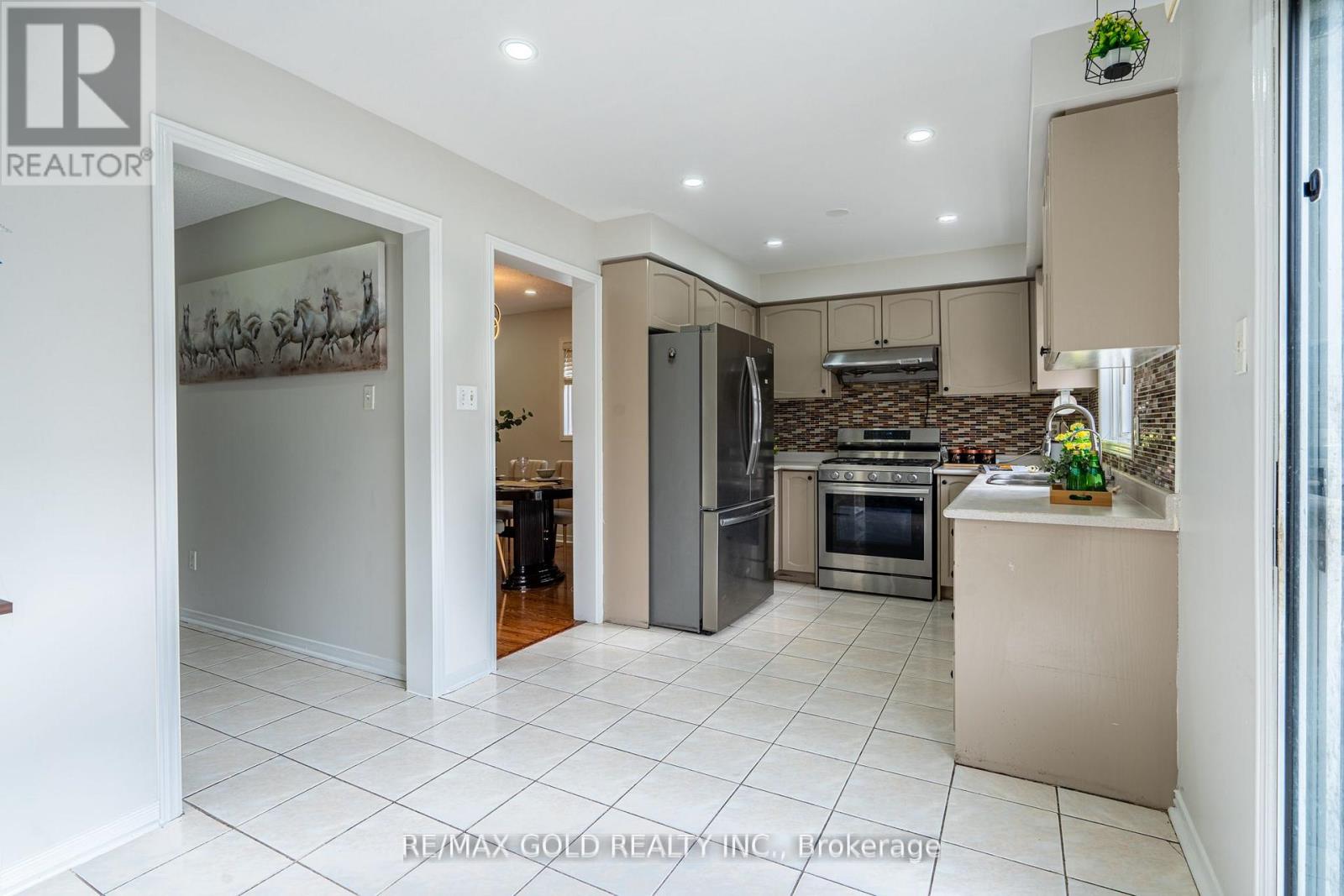 94 Bighorn Crescent, Brampton, Ontario  L6R 1G7 - Photo 13 - W12926482