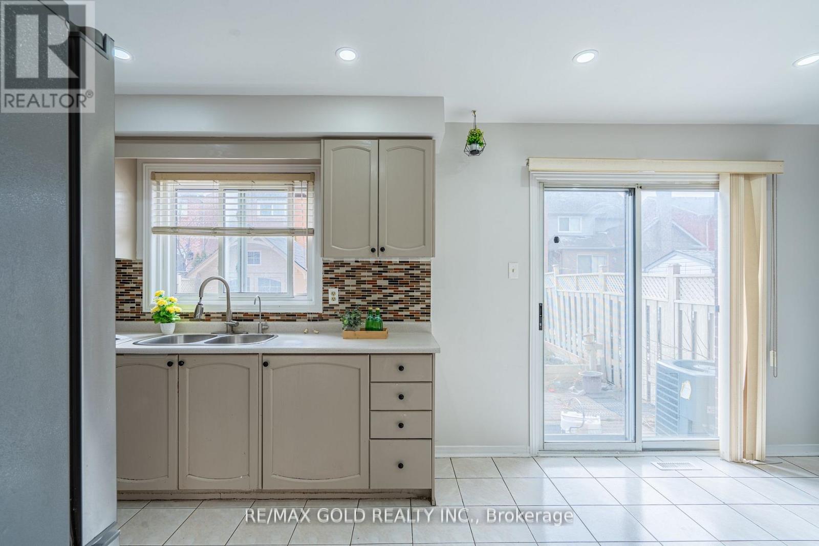 94 Bighorn Crescent, Brampton, Ontario  L6R 1G7 - Photo 16 - W12926482