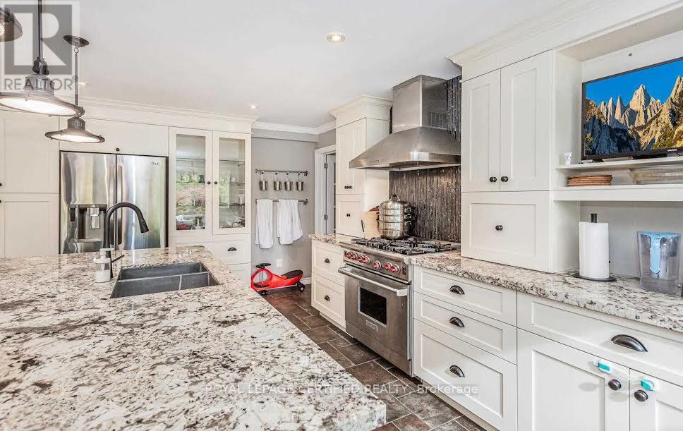 1466 Seagram Avenue, Oakville, Ontario  L6L 1X1 - Photo 12 - W12926514