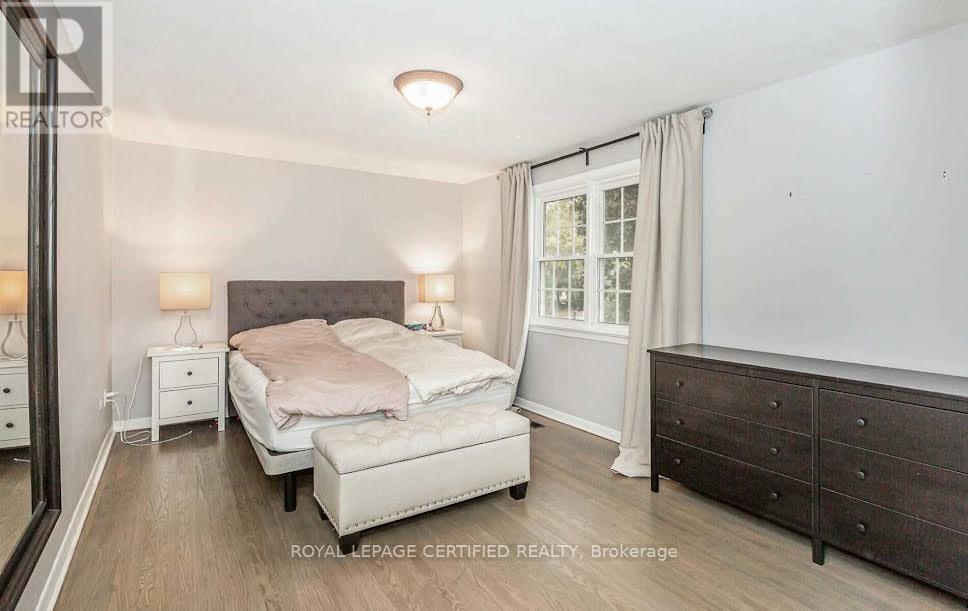 1466 Seagram Avenue, Oakville, Ontario  L6L 1X1 - Photo 17 - W12926514