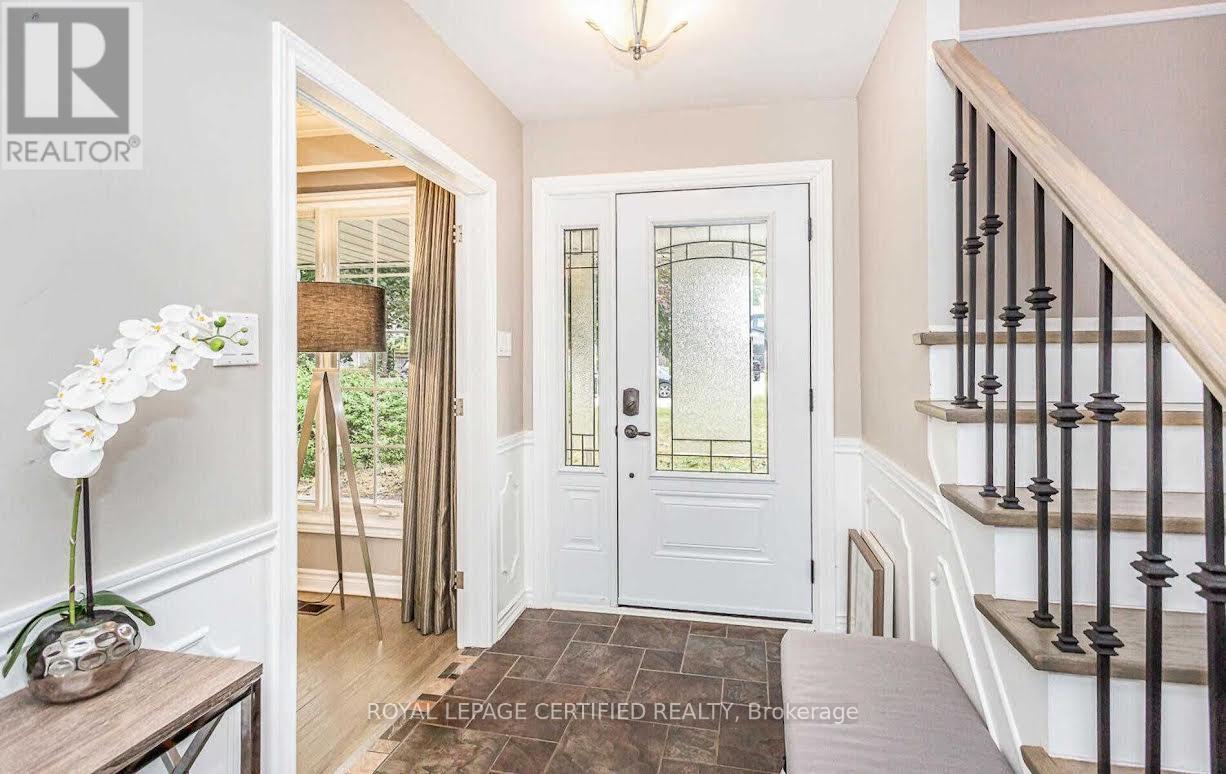 1466 Seagram Avenue, Oakville, Ontario  L6L 1X1 - Photo 3 - W12926514