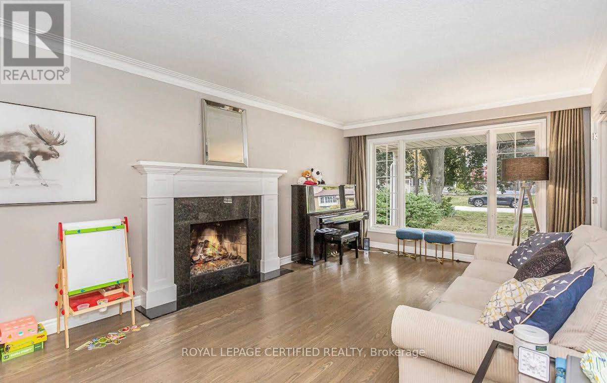 1466 Seagram Avenue, Oakville, Ontario  L6L 1X1 - Photo 6 - W12926514