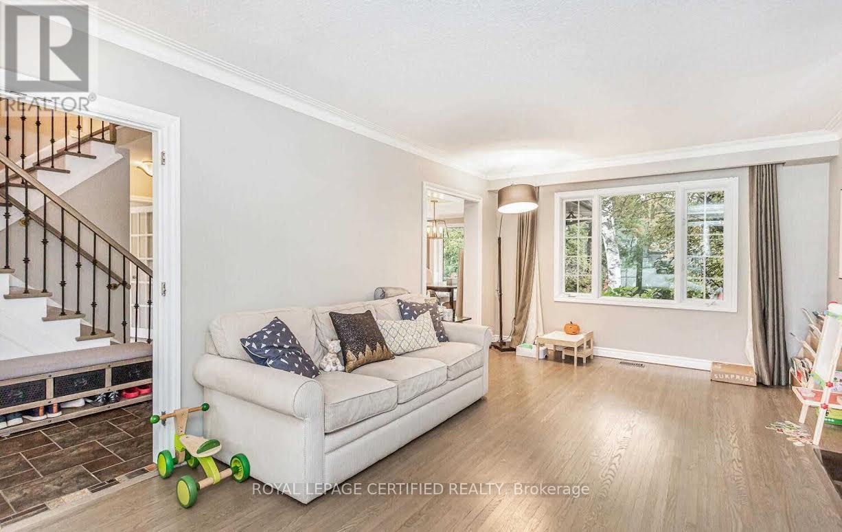 1466 Seagram Avenue, Oakville, Ontario  L6L 1X1 - Photo 7 - W12926514