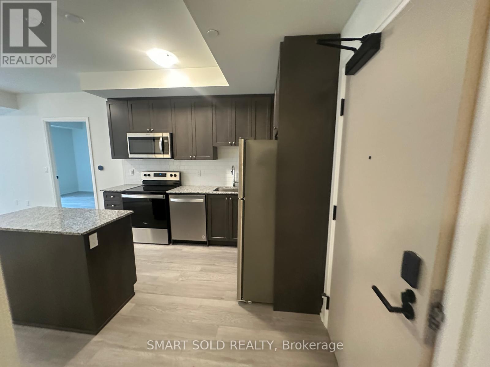 202 - 1415 Dundas Street E, Oakville, Ontario  L6H 7V8 - Photo 2 - W12926520