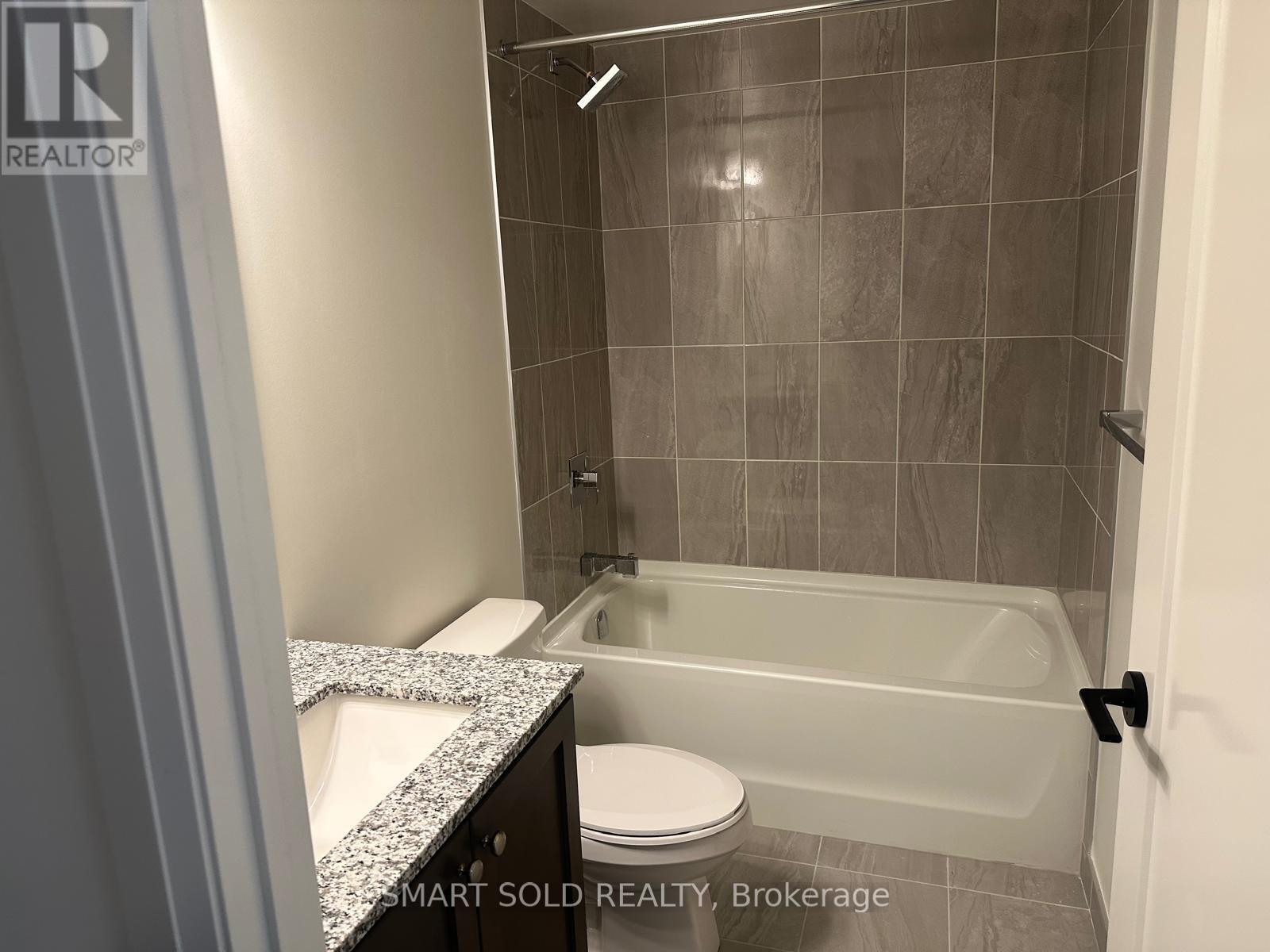 202 - 1415 Dundas Street E, Oakville, Ontario  L6H 7V8 - Photo 6 - W12926520