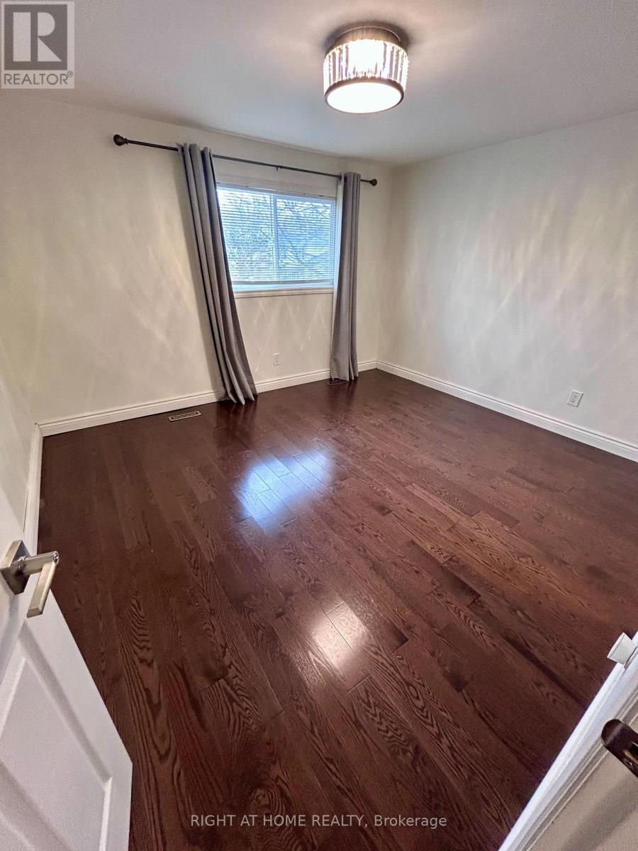 3212 Palmer Drive, Burlington, Ontario  L7M 1L8 - Photo 12 - W12926526