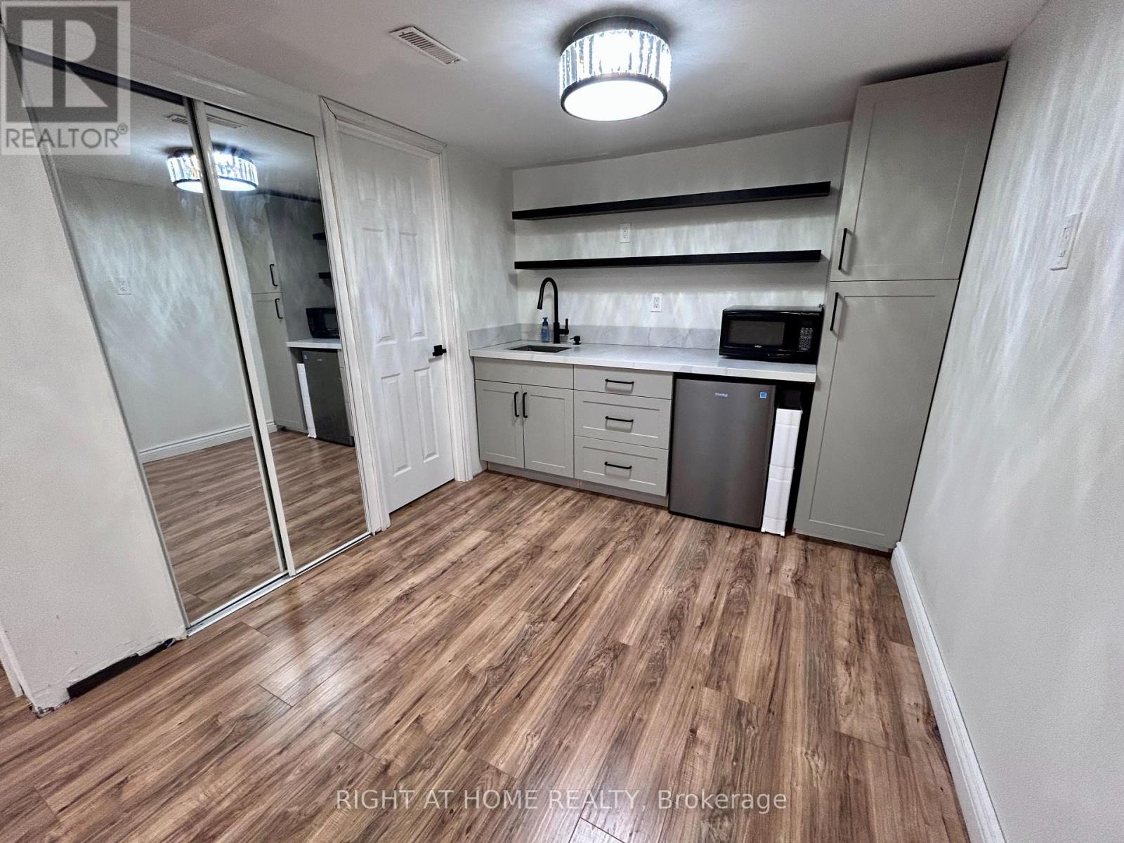 3212 Palmer Drive, Burlington, Ontario  L7M 1L8 - Photo 16 - W12926526