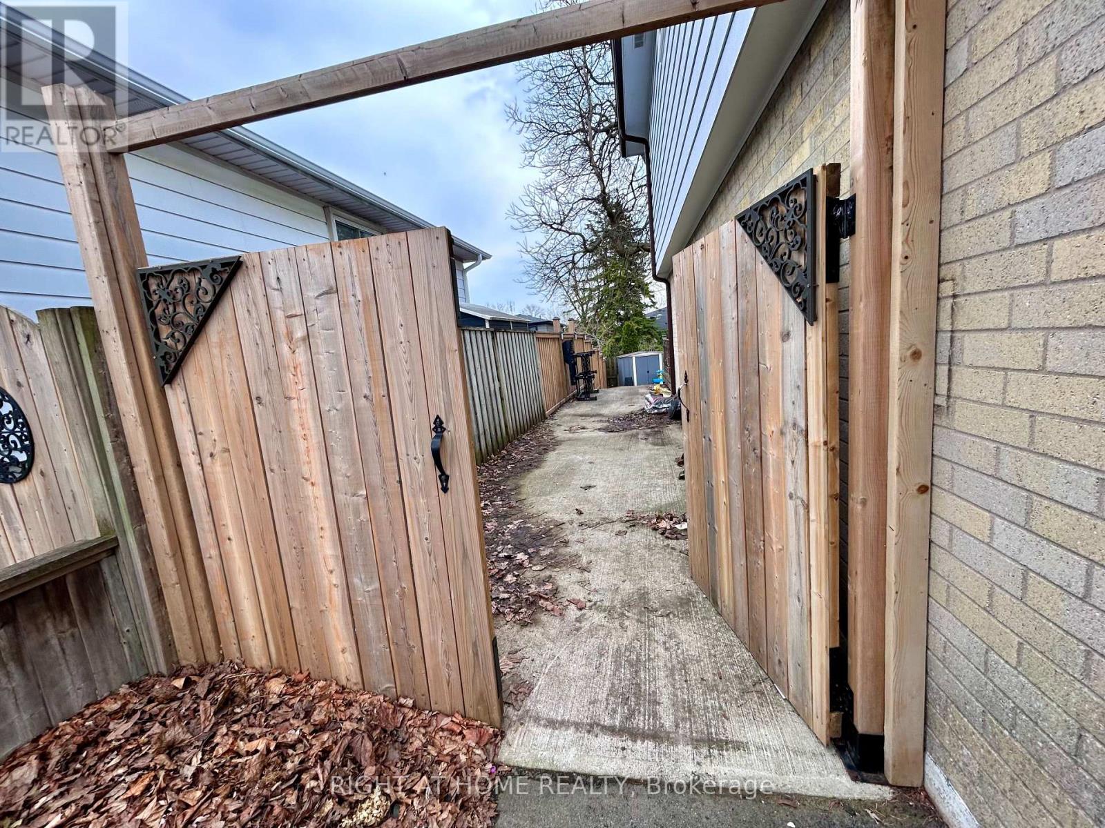 3212 Palmer Drive, Burlington, Ontario  L7M 1L8 - Photo 20 - W12926526