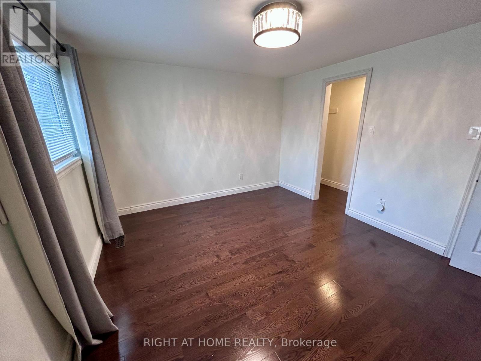 3212 Palmer Drive, Burlington, Ontario  L7M 1L8 - Photo 9 - W12926526