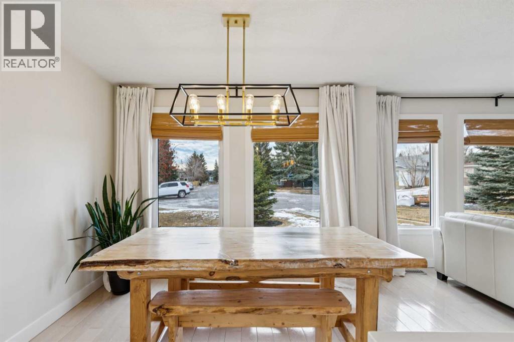 44 Shawcliffe Bay Sw, Calgary, Alberta  T2Y 1H1 - Photo 9 - A2293815