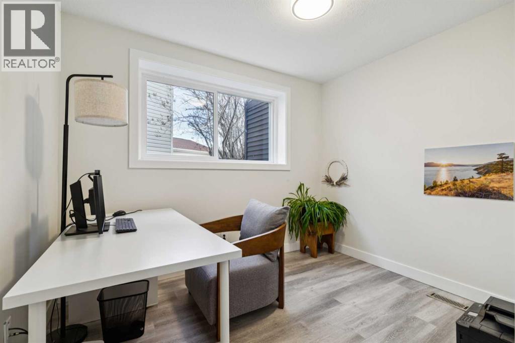 44 Shawcliffe Bay Sw, Calgary, Alberta  T2Y 1H1 - Photo 26 - A2293815